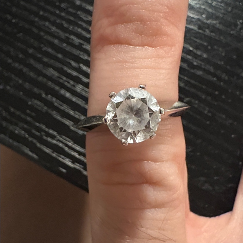 Silver ring with CZ stone women’s size 7 wedding ring